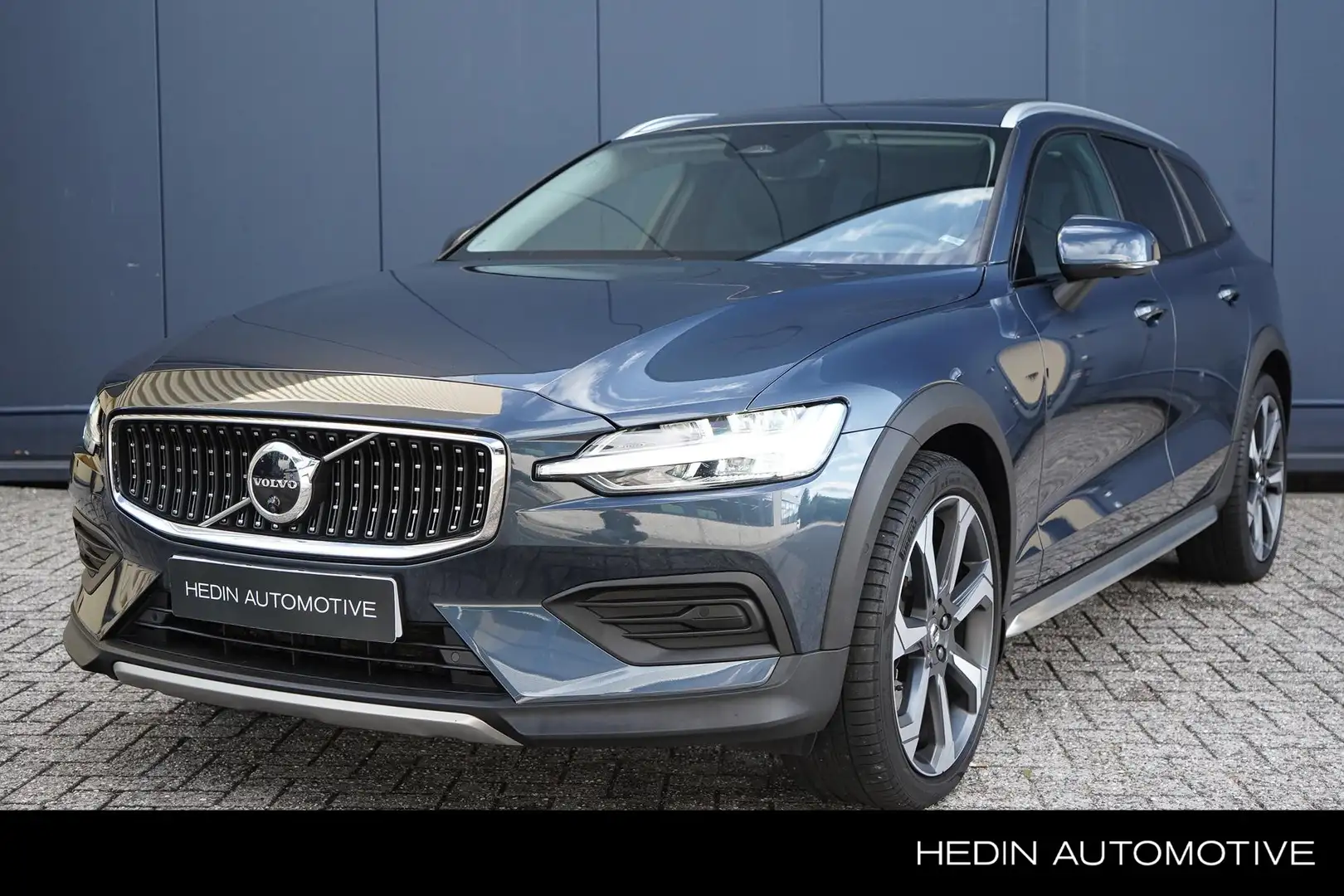 Volvo V60 Cross Country 2.0 B5 AWD Plus | Harman/Kardon | 360 Camera | Tre Blauw - 1