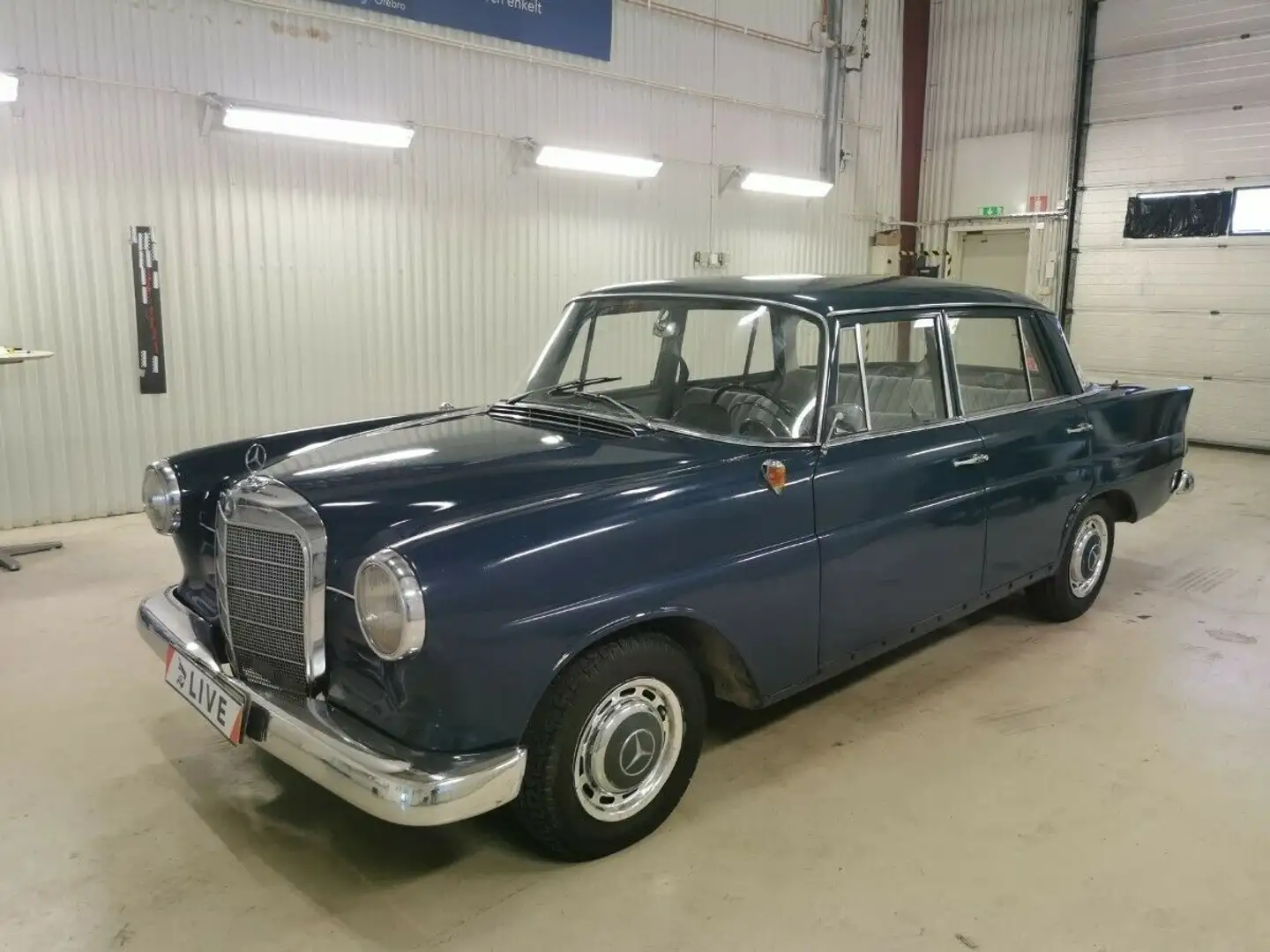 Mercedes-Benz 190 OLDTIMER 190 HECKFLOSSE IMPORT AUS SCHWEDEN Bleu - 1