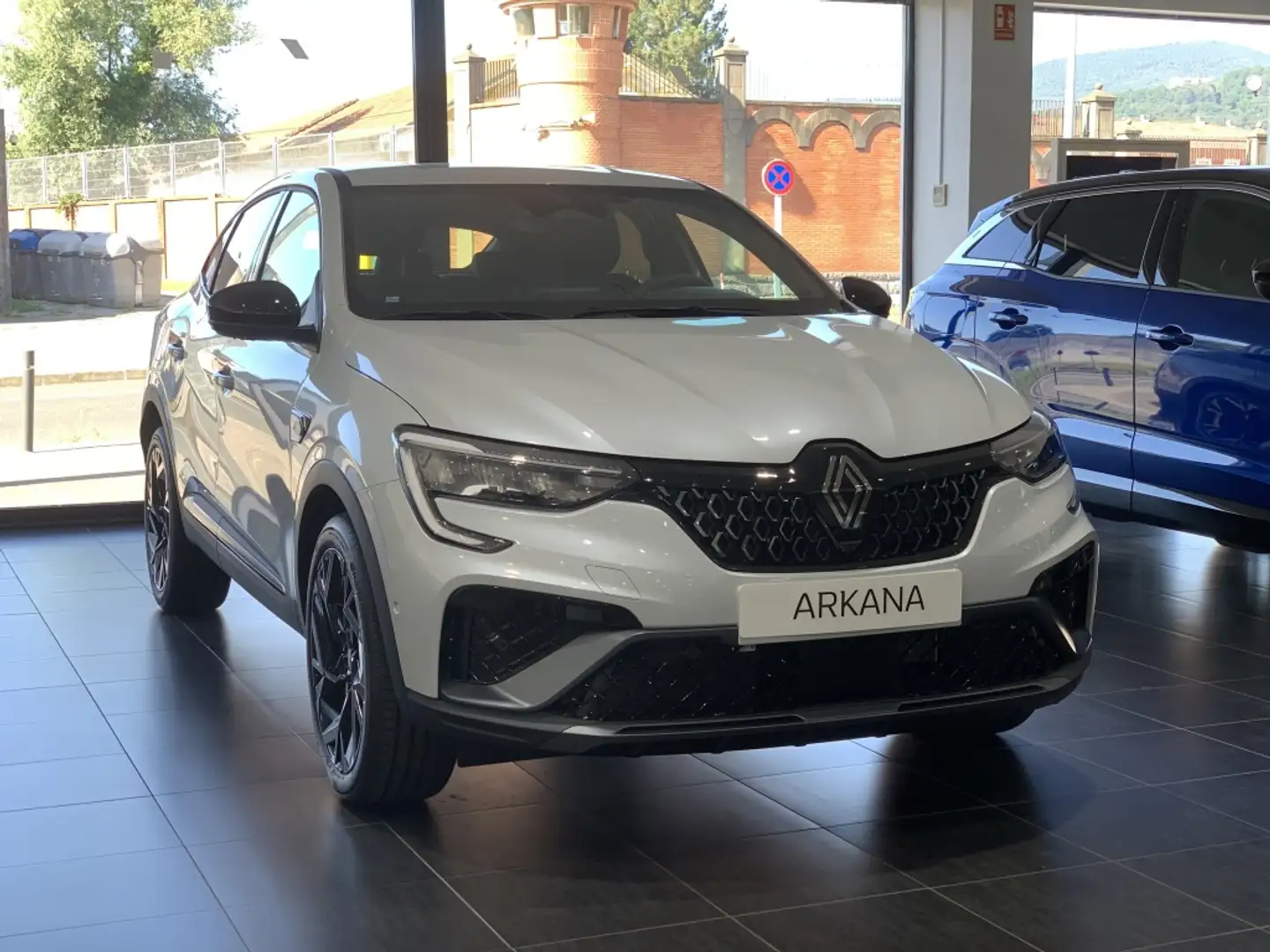 Renault Arkana 1.6 E-Tech Esprit Alpine 105kW Weiß - 1