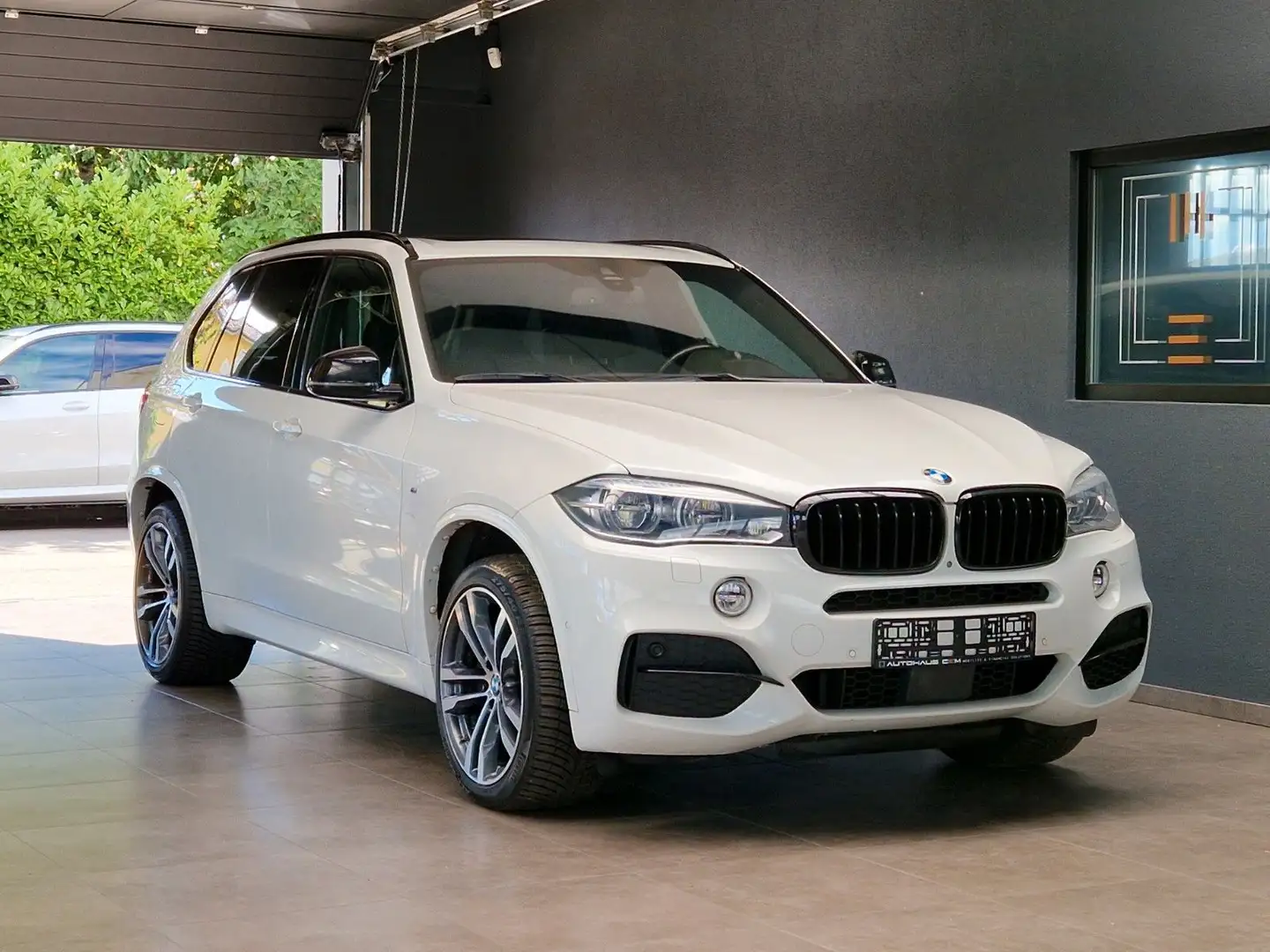BMW X5 M d*Pano*360°Kamera*h&k*HUD*7-Sitzer* Bílá - 1