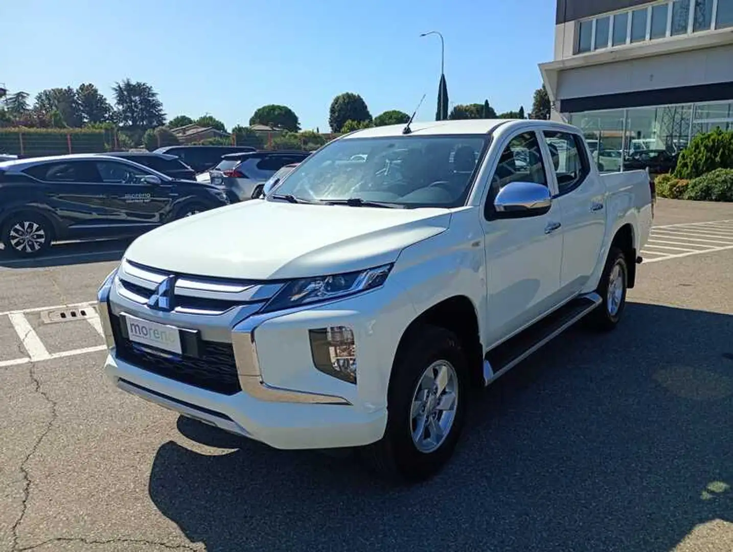 Mitsubishi L200 d.cab 2.3d Invite Connect 4wd 150 CV Bianco - 1