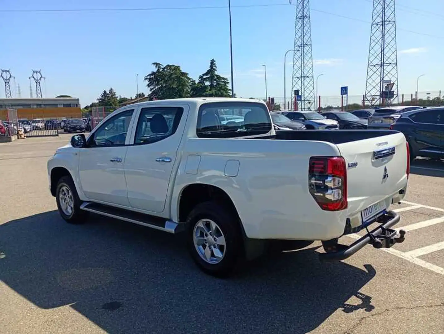 Mitsubishi L200 d.cab 2.3d Invite Connect 4wd 150 CV Bianco - 2