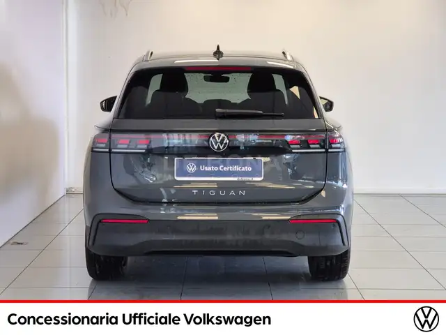 Volkswagen Tiguan view 6