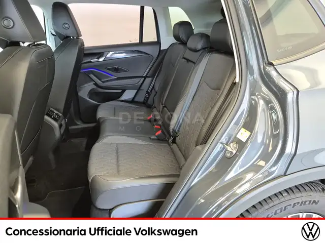Volkswagen Tiguan view 9