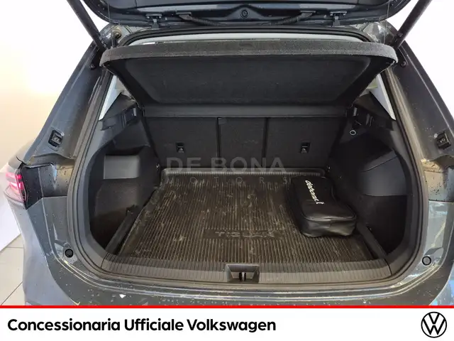 Volkswagen Tiguan view 23