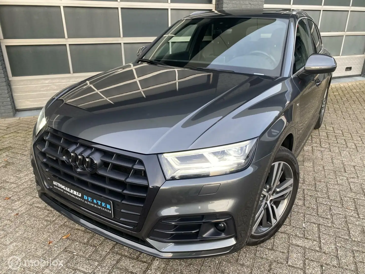 Audi Q5 55 TFSI e QUATTRO Competition 367 PK Pano Grau - 2