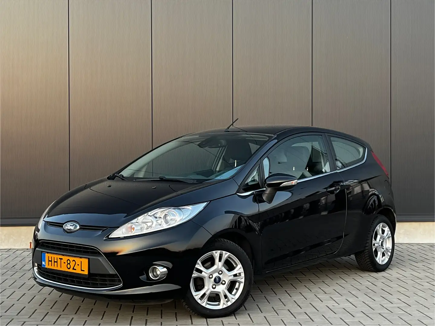 Ford Fiesta 1.25 Titanium 82PK 2010. STOELVERW./PDC/CLIMA Zwart - 1