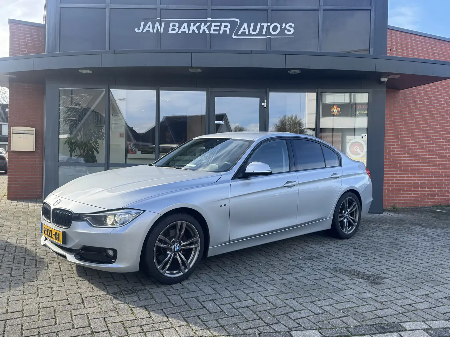 BMW 320 3-serie 320i EfficientDynamics Edition High Execut Grijs - 1