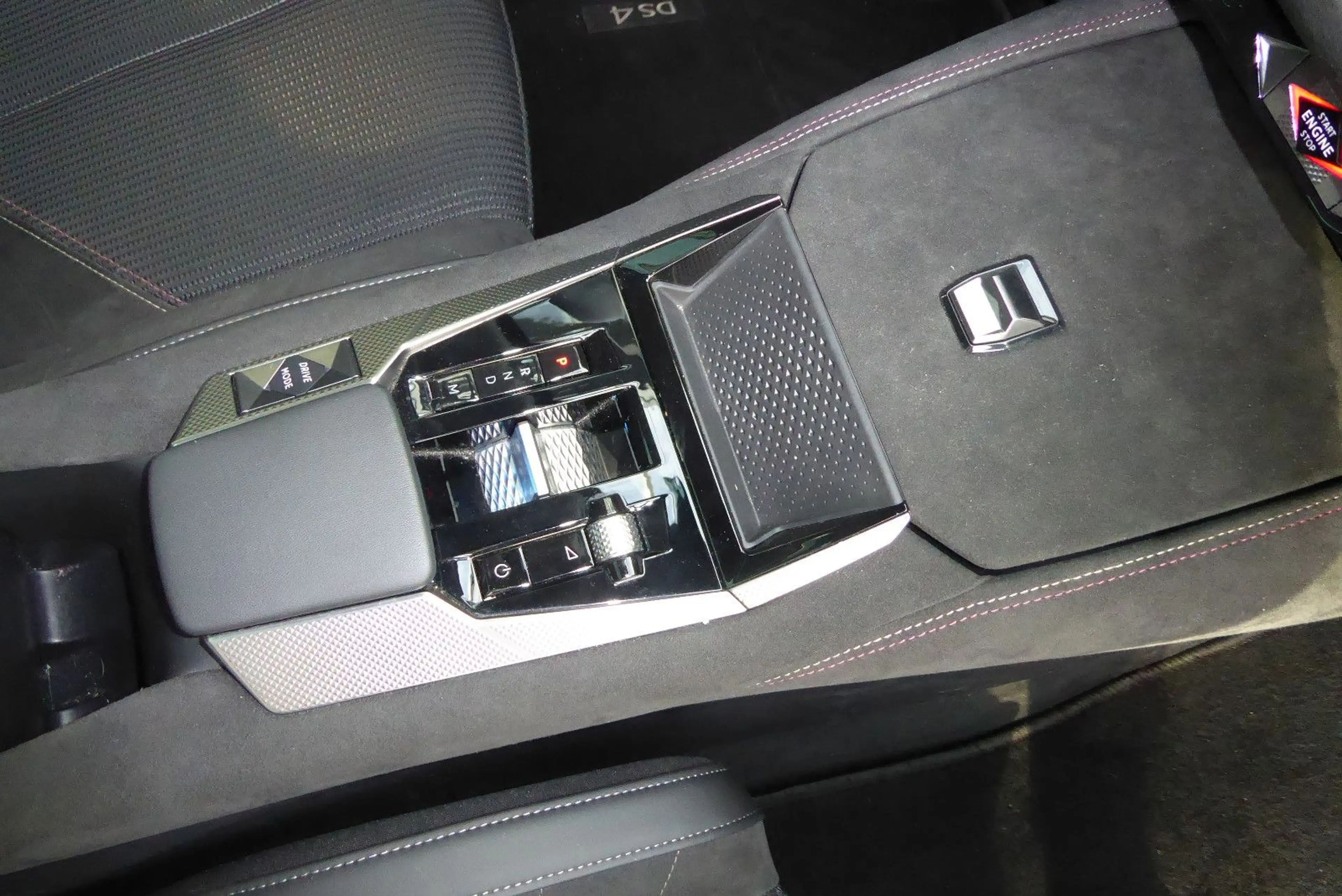 DS Automobiles DS 4 Performance Line Automatik Schiebedach — photo 13