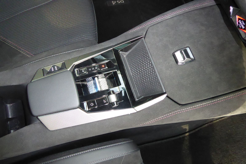 DS Automobiles DS 4 Performance Line Automatik Schiebedach — photo 13