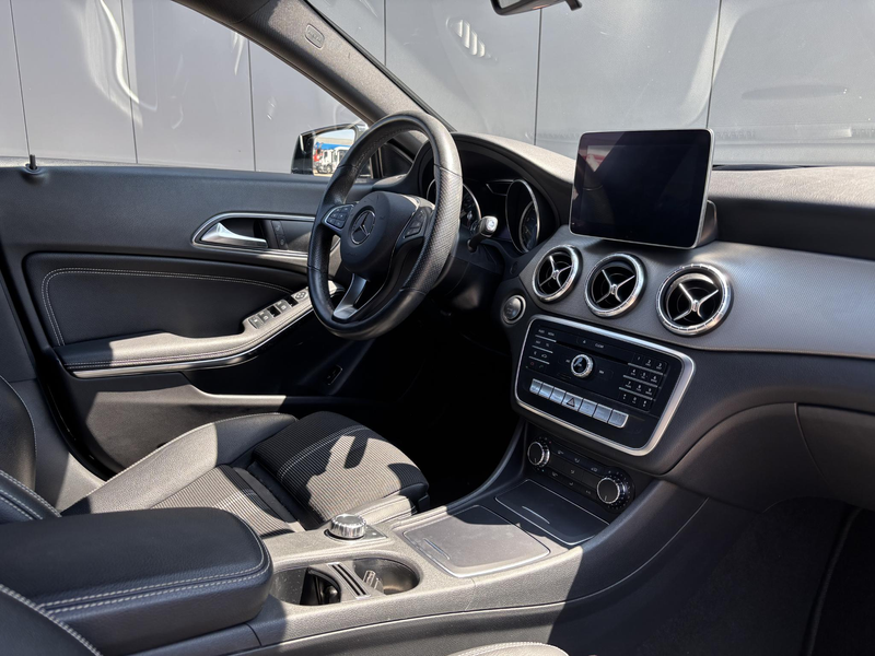 Mercedes-Benz CLA 180 CLA Urban — photo 2