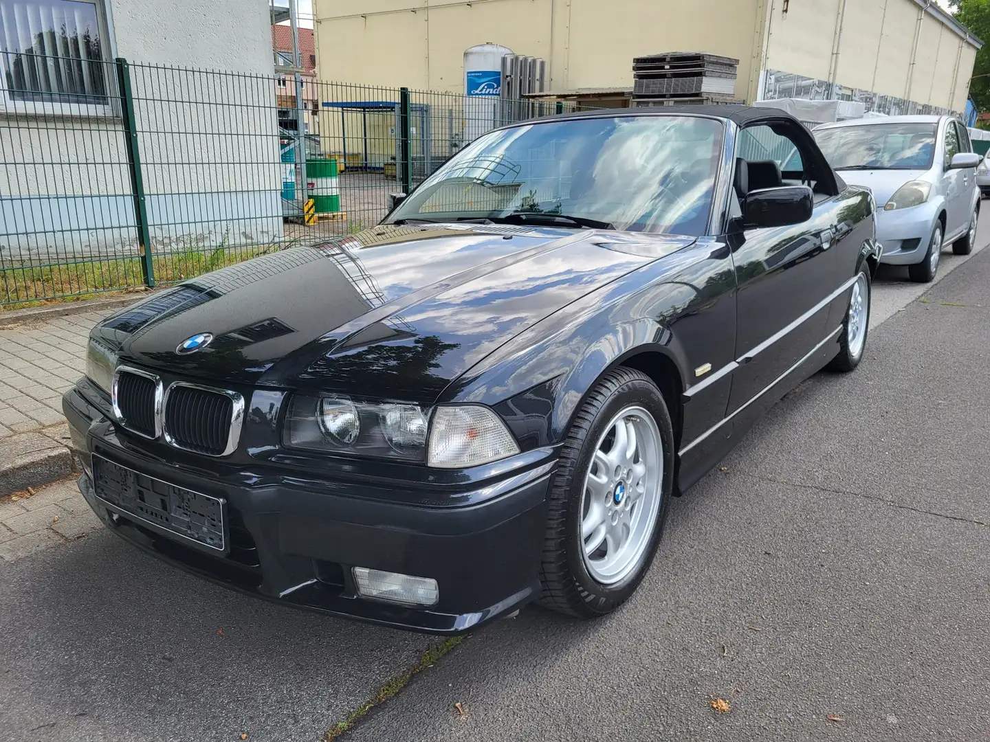 BMW 318 Sport Edition M-Paket TÜV neu - 1