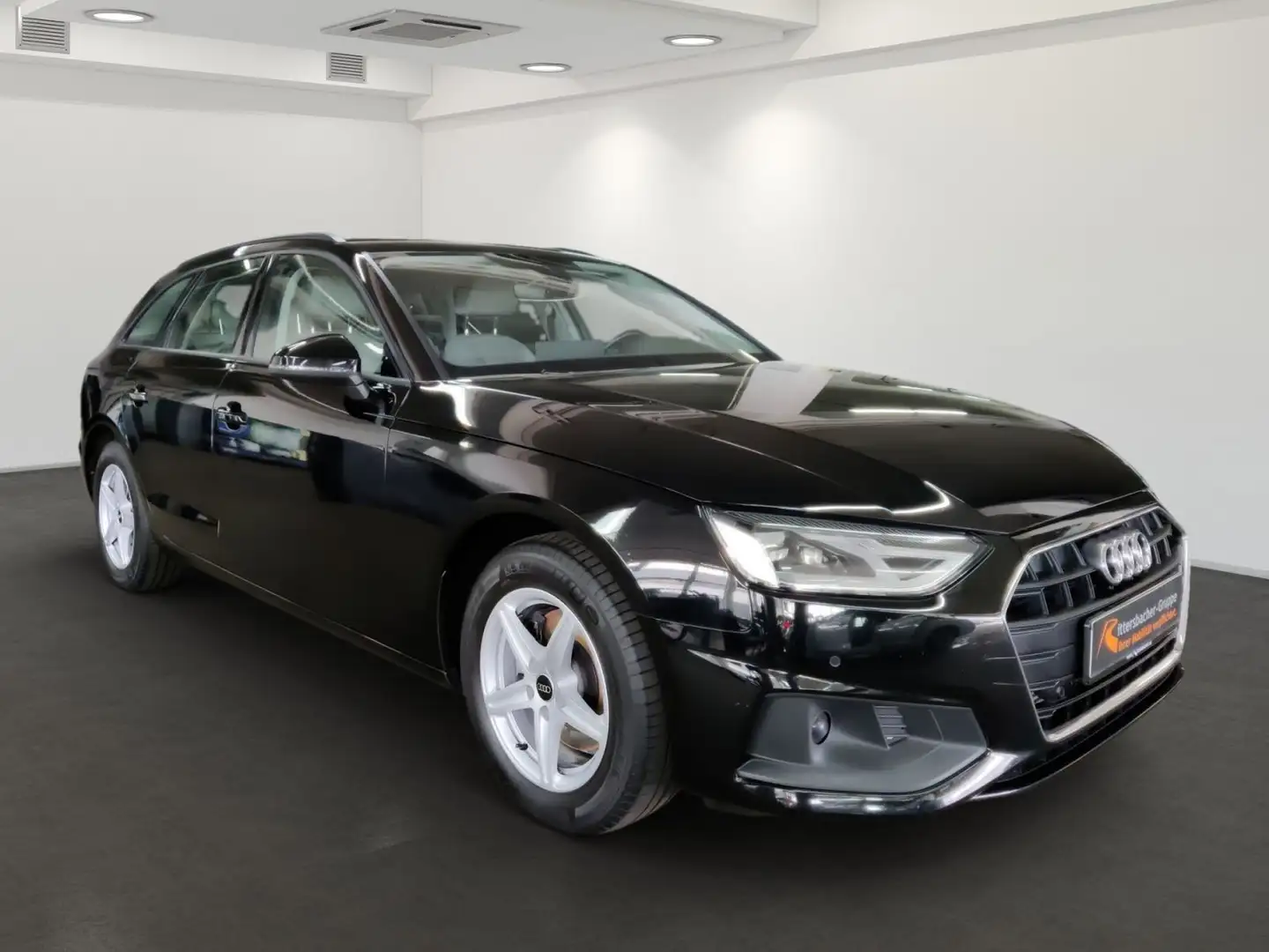 Audi A4 35 TFSI BusinessPaket Navi PDC vo+hi Zwart - 2
