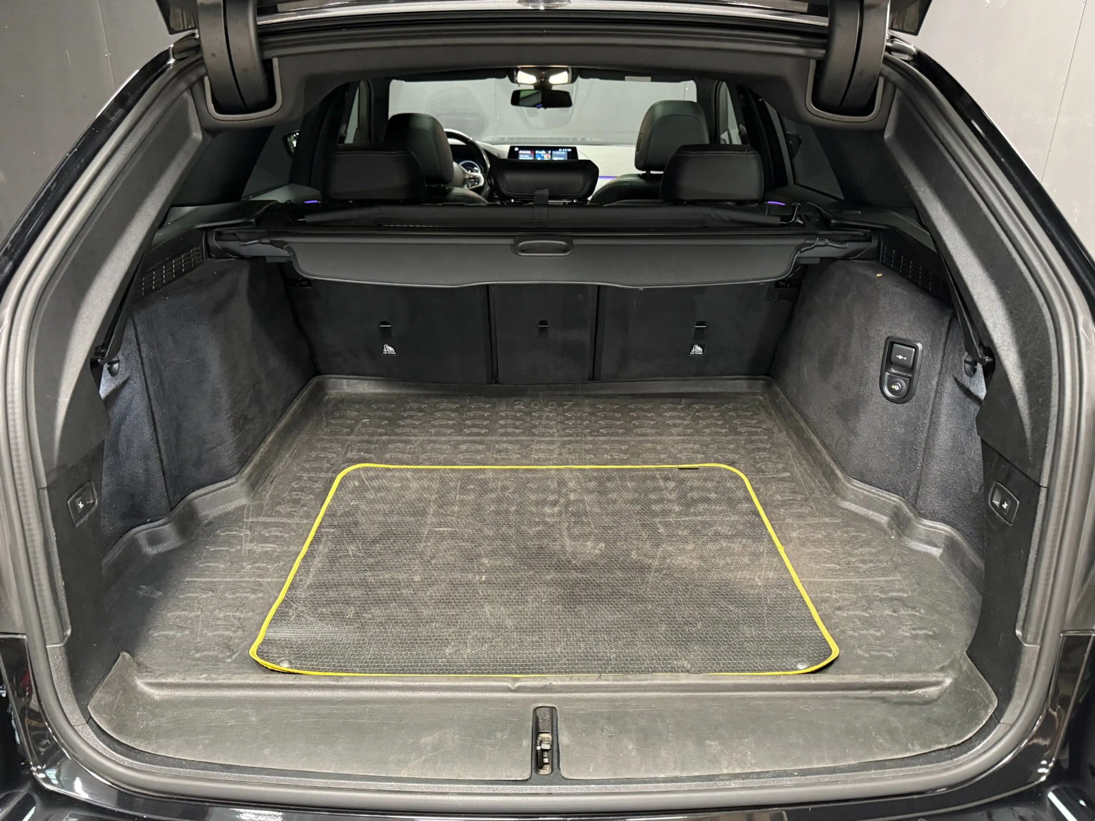 BMW 530 5-serie Touring 530i High Executive M-SPORT|PANO|H — photo 9