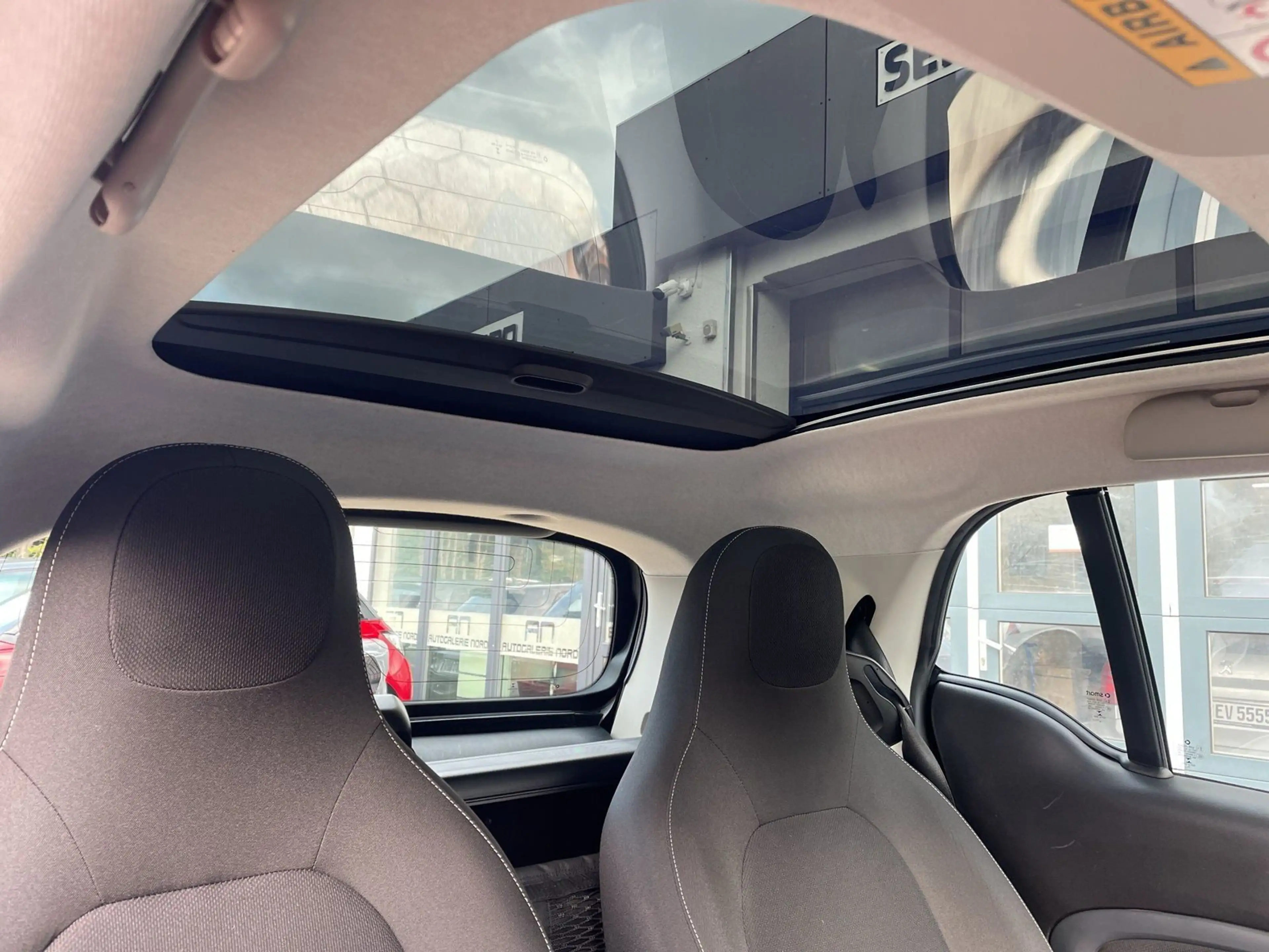 smart forTwo coupe Aut. Panorama+Navi+SHZ+MFL — photo 15