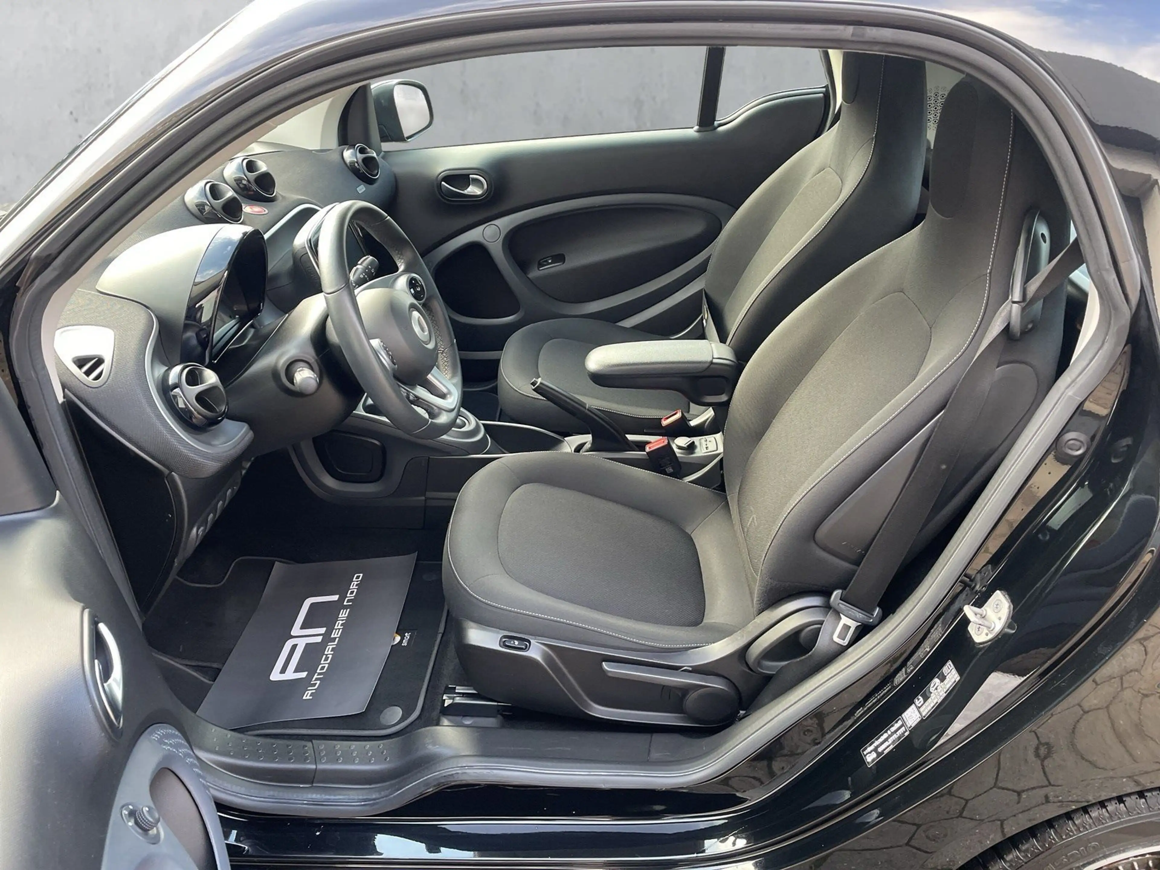 smart forTwo coupe Aut. Panorama+Navi+SHZ+MFL — photo 11