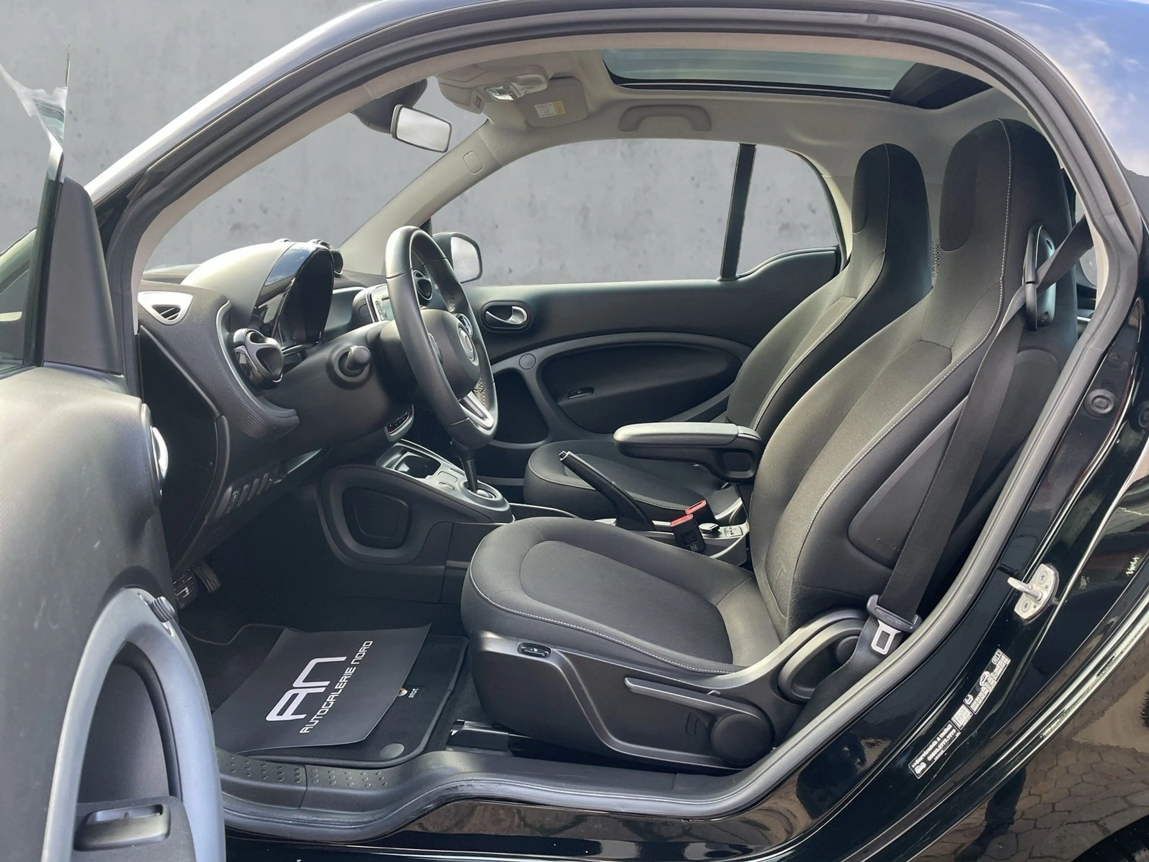 smart forTwo coupe Aut. Panorama+Navi+SHZ+MFL — photo 10
