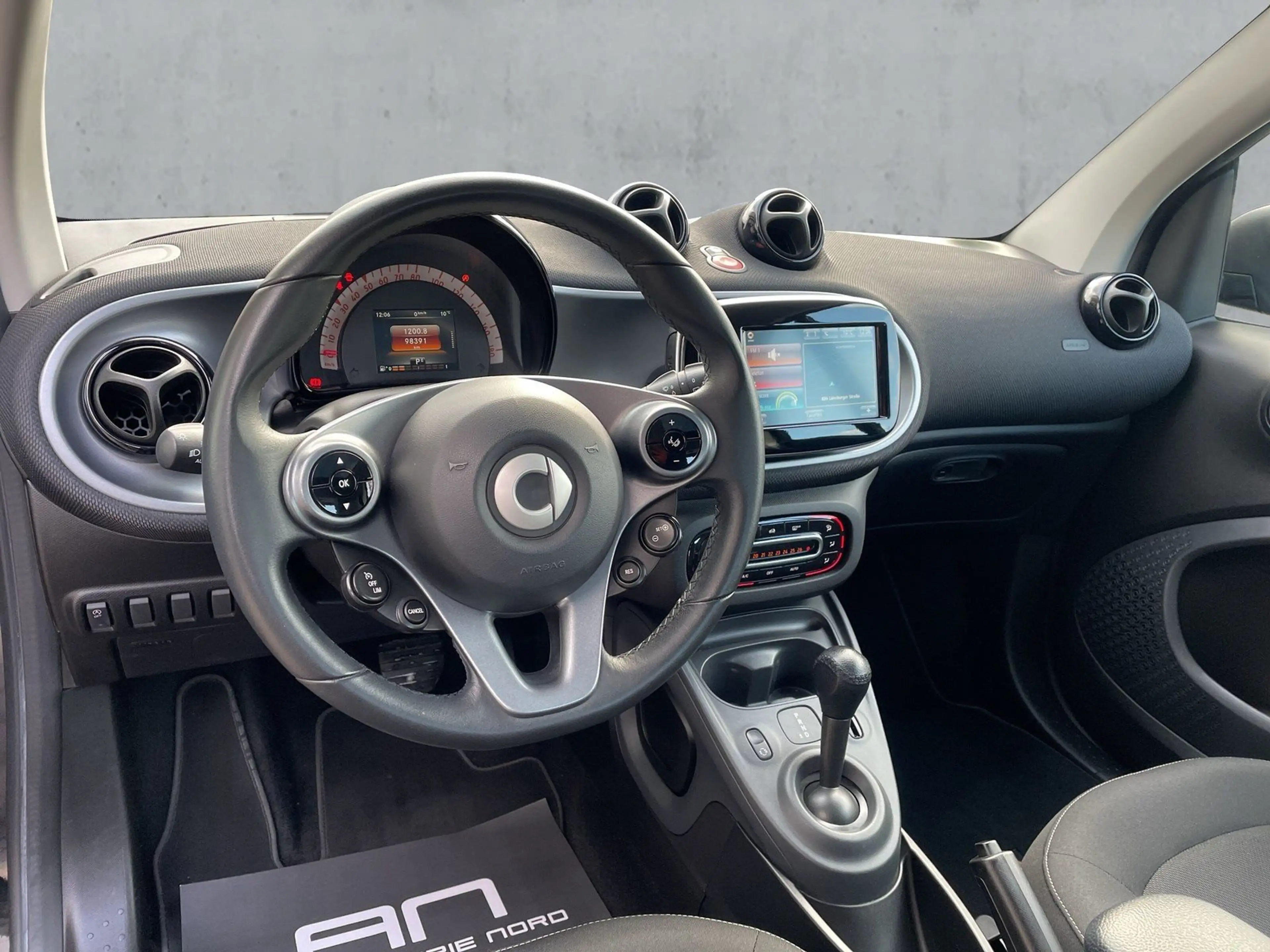 smart forTwo coupe Aut. Panorama+Navi+SHZ+MFL — photo 12