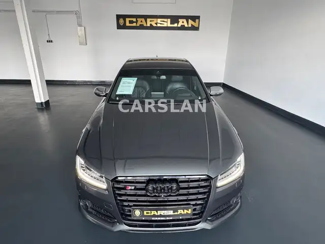 Audi S8 view 6
