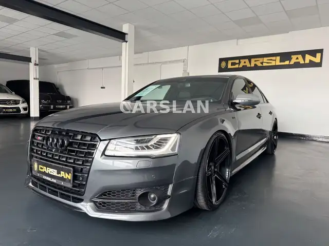 Audi S8 view 7