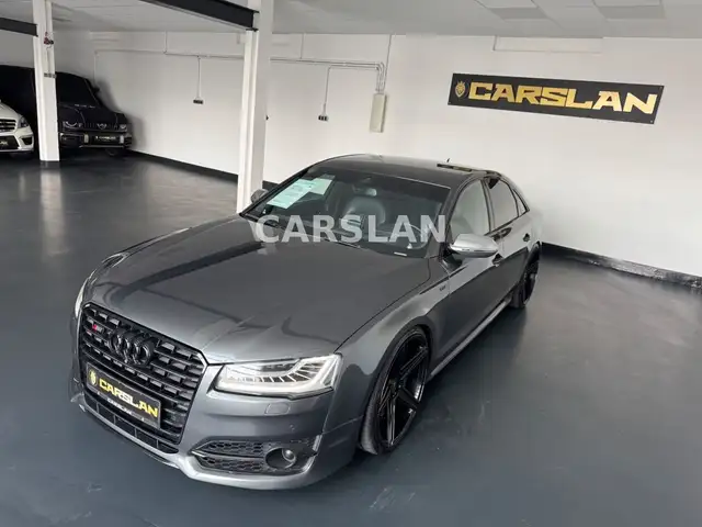 Audi S8 view 4
