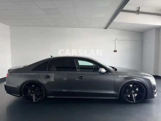 Audi S8 view 8