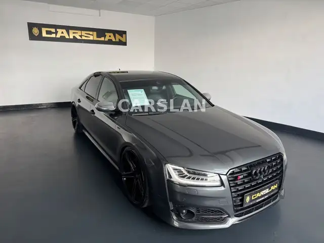 Audi S8 view 2