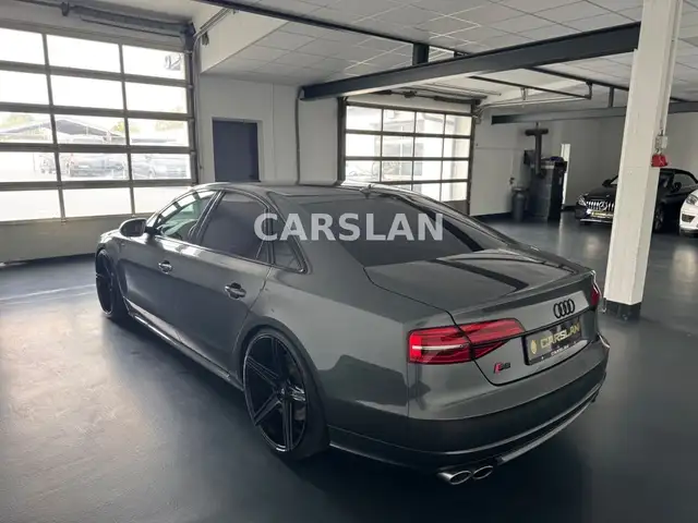 Audi S8 view 10