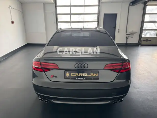 Audi S8 view 11