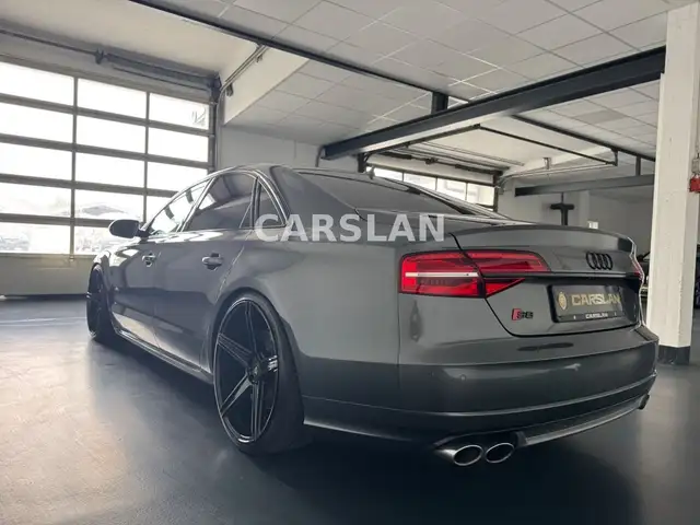 Audi S8 view 13
