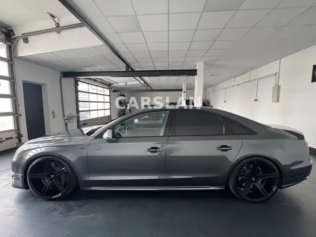 Audi S8 view 9