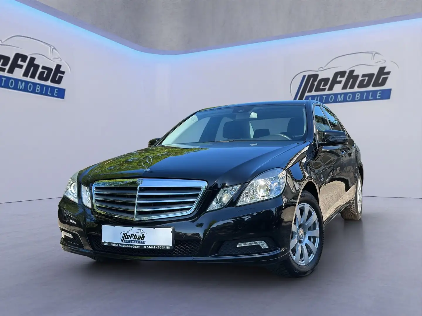 Mercedes-Benz E 200 E -Klasse Lim. CGI BlueEfficiency 1-Hand Schwarz - 1