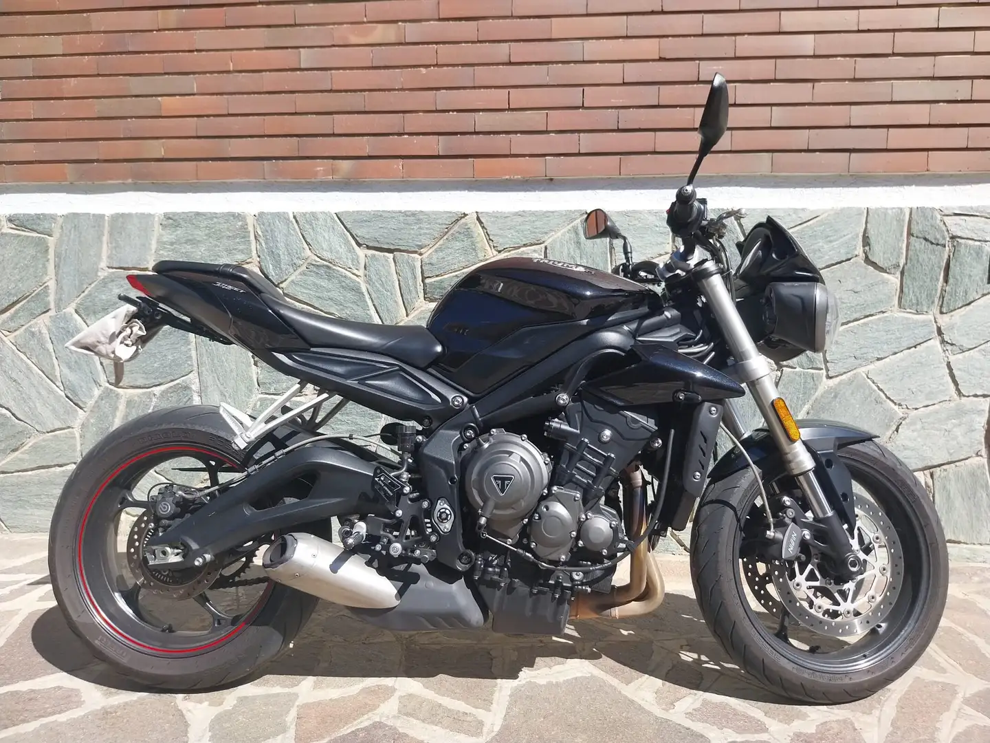 Triumph Street Triple 765 S Noir - 1