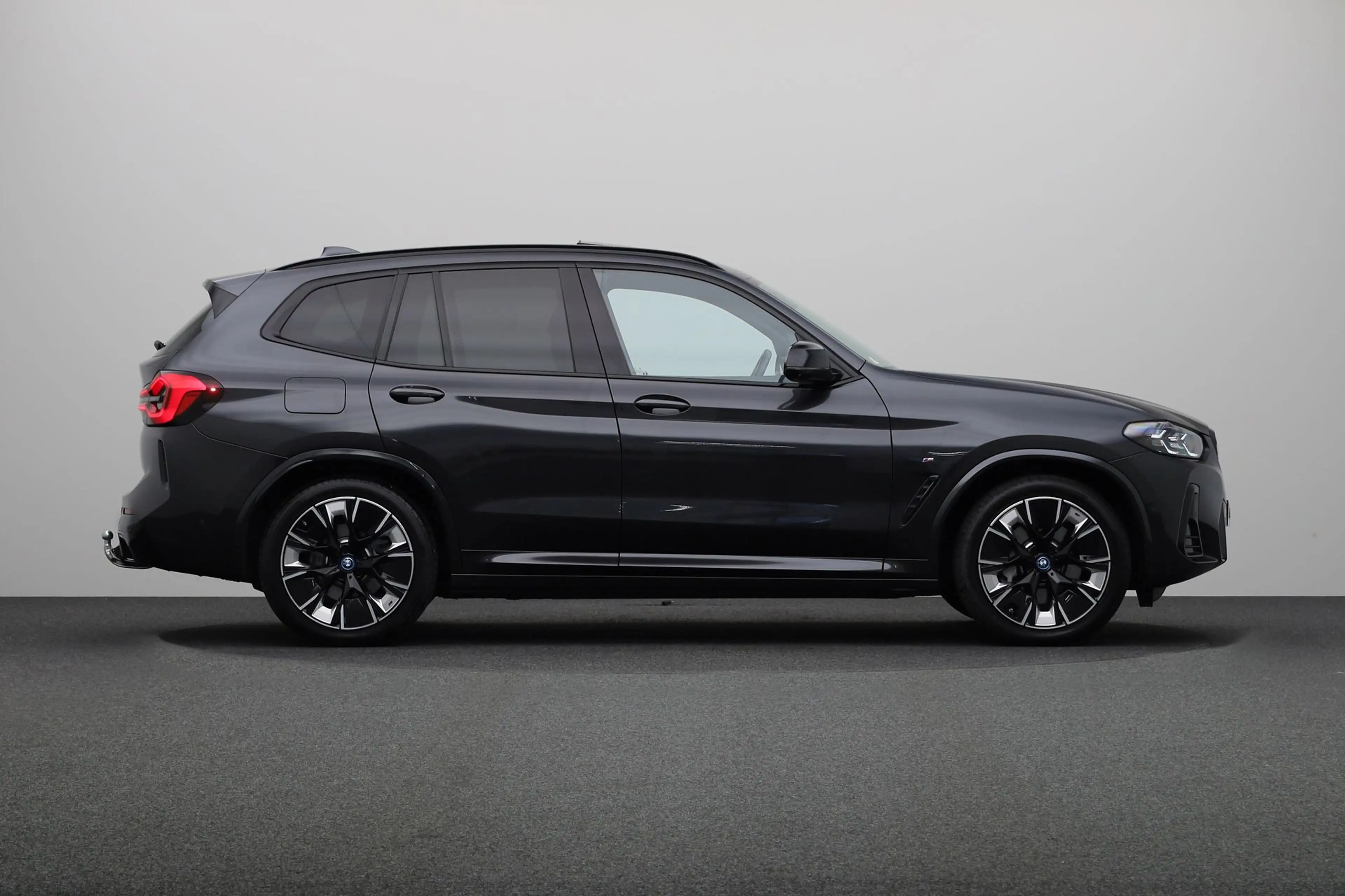 BMW iX3 High Executive Edition 80 kWh — photo 8