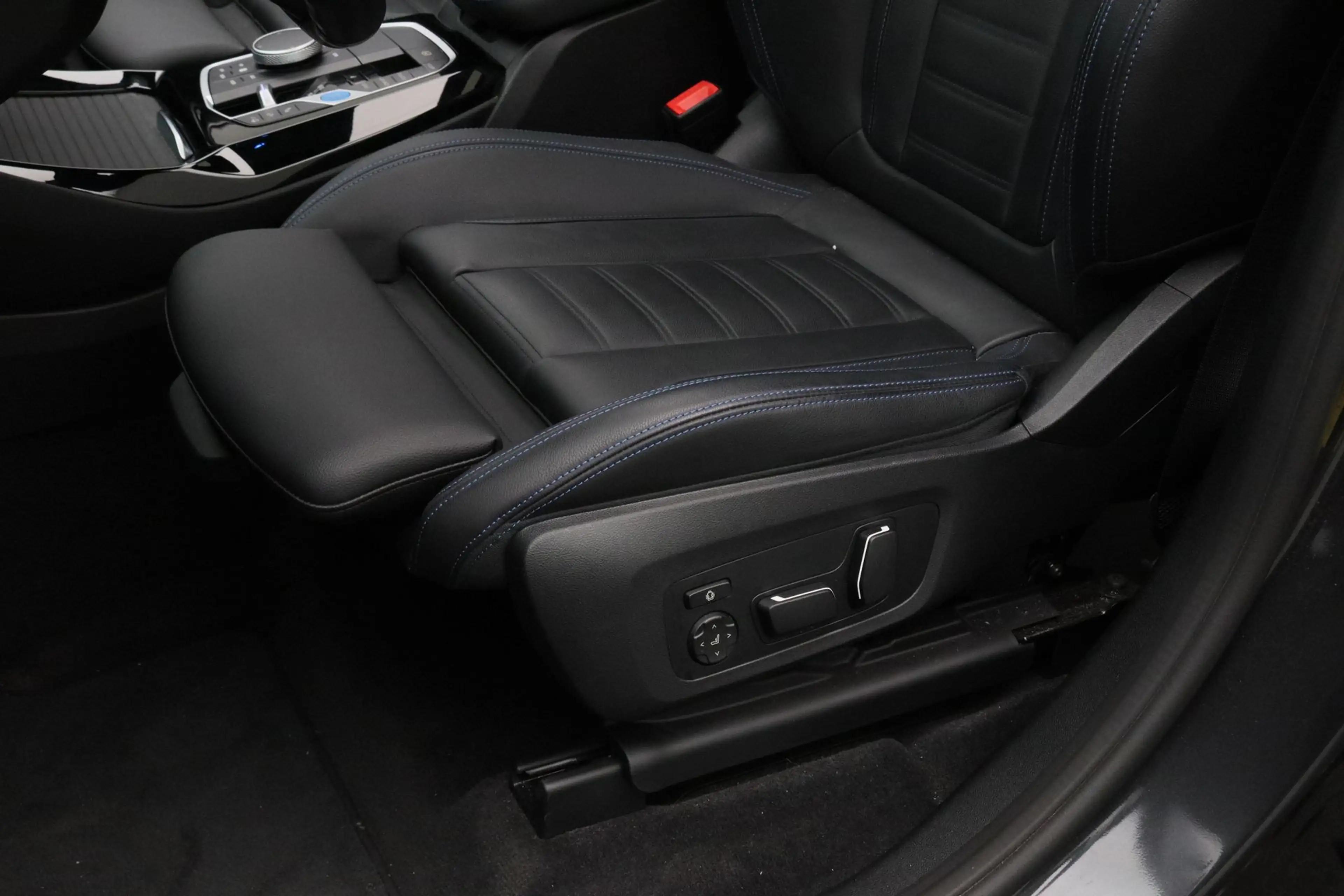 BMW iX3 High Executive Edition 80 kWh — photo 5