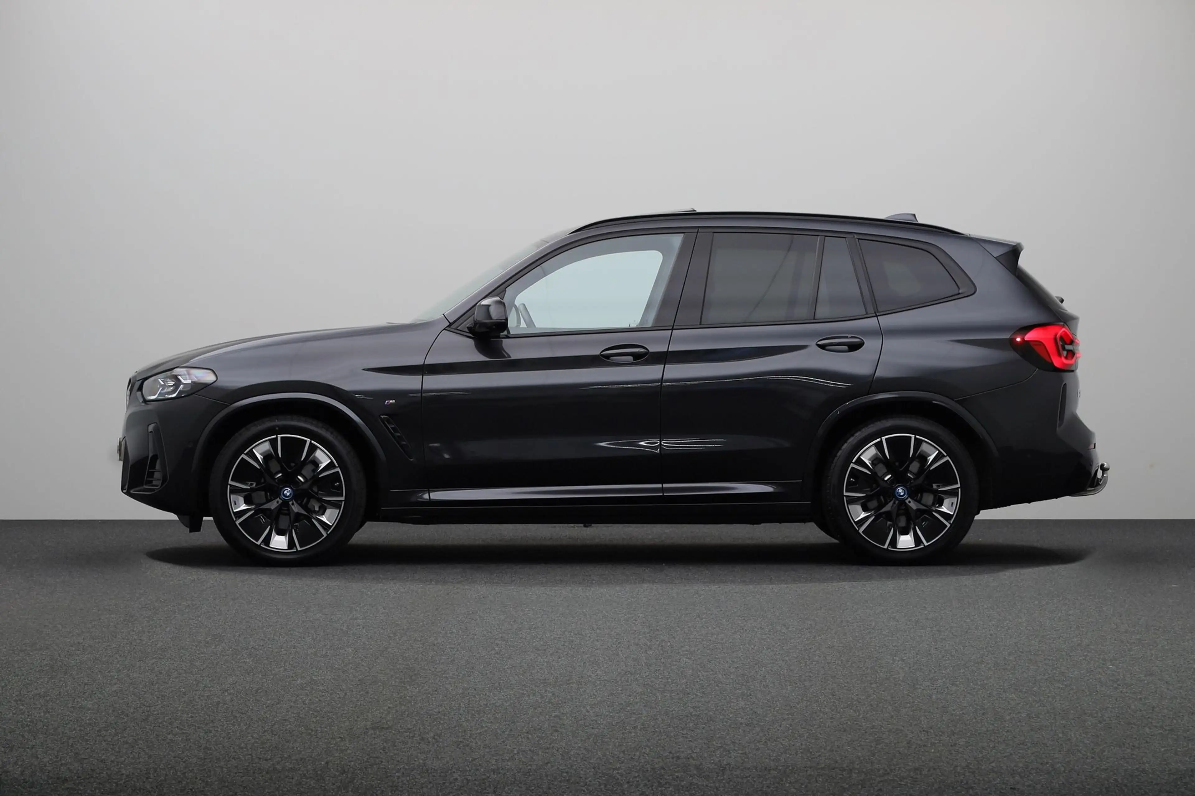 BMW iX3 High Executive Edition 80 kWh — photo 9