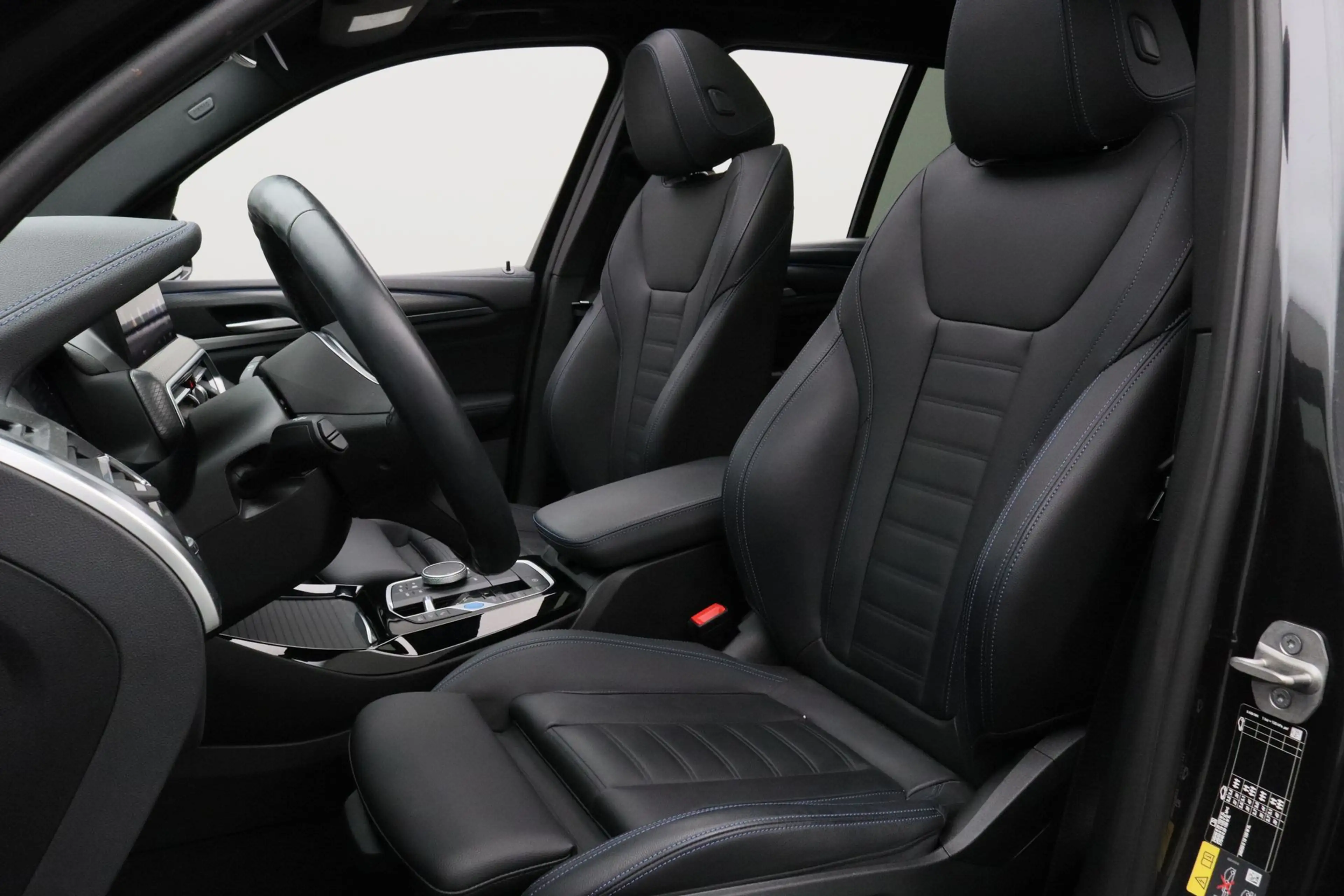 BMW iX3 High Executive Edition 80 kWh — photo 4