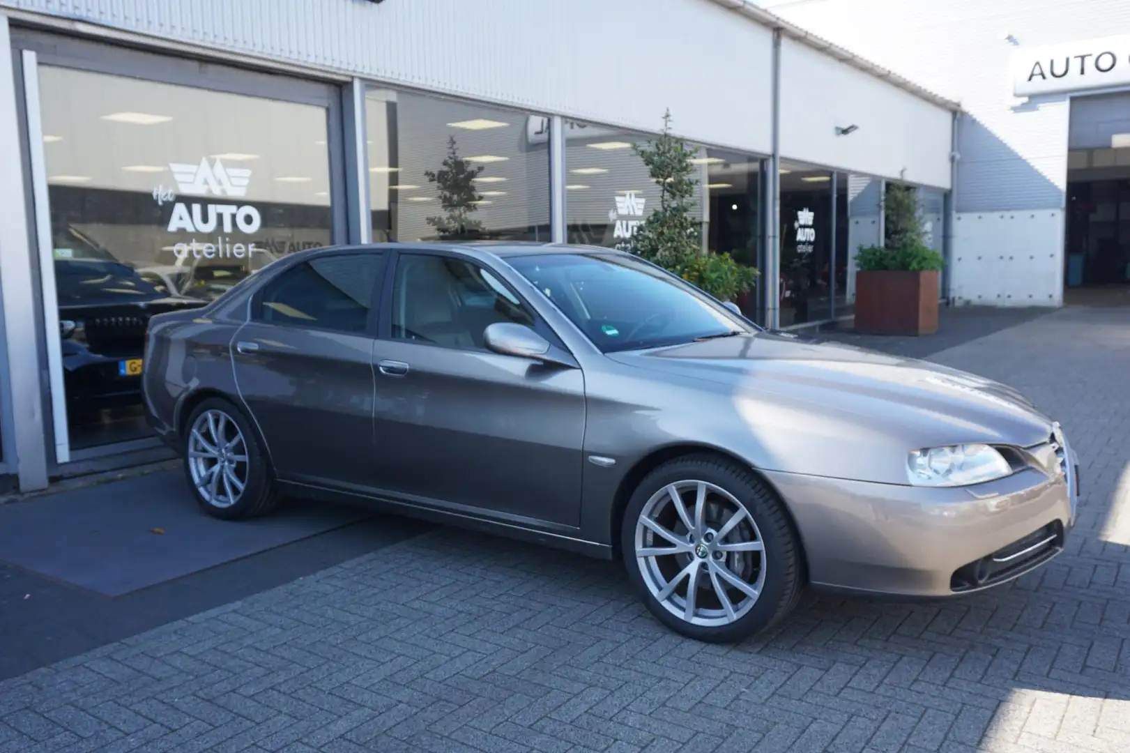 Alfa Romeo 166 3.0 V6 Distinctive Grau - 2