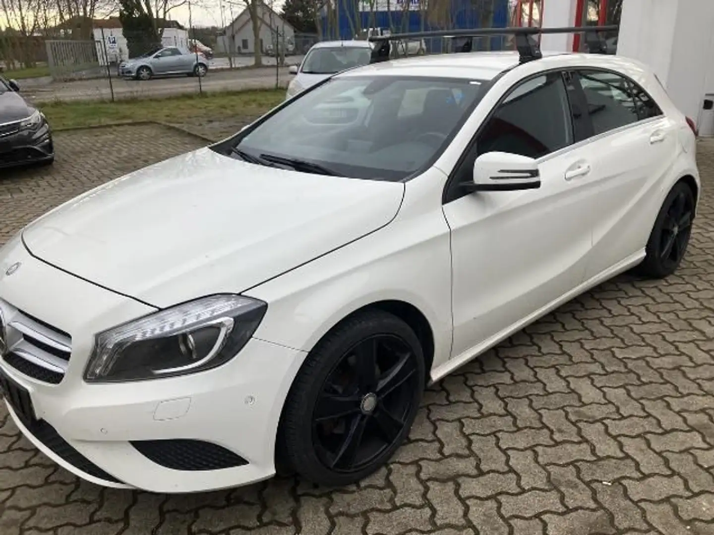 Mercedes-Benz A 180 Urban SITZHEIZUNG Weiß - 2