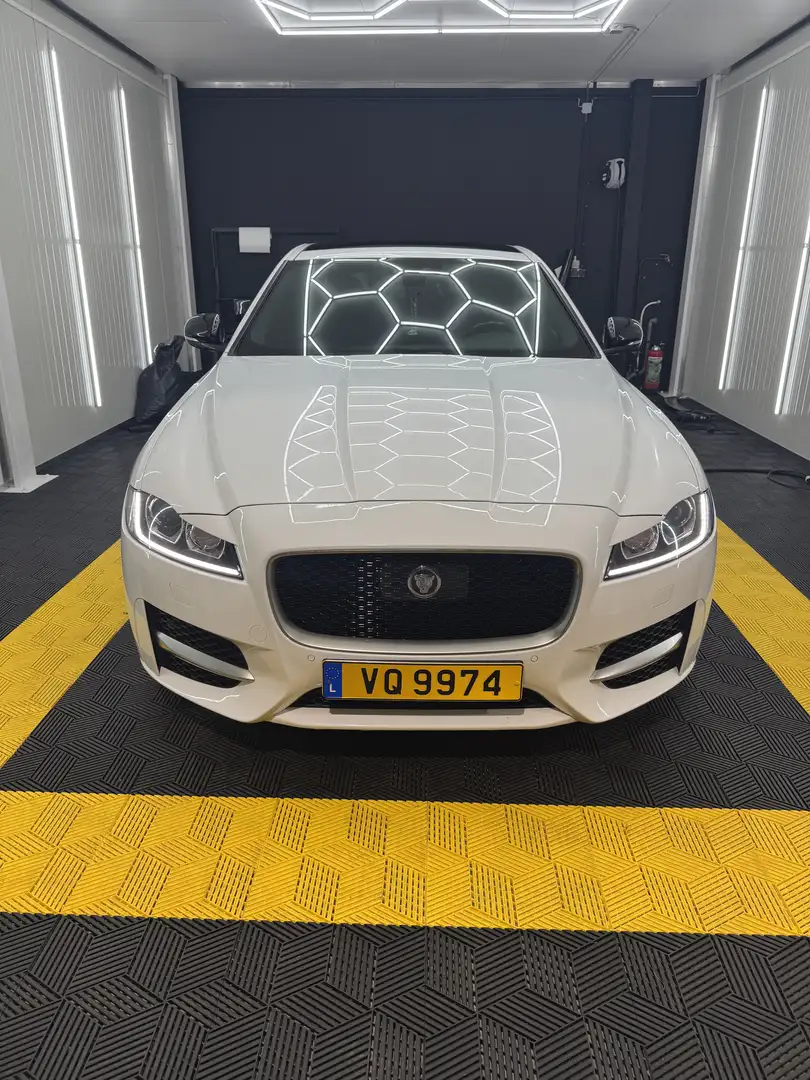 Jaguar XF 3.0 D V6 R-Sport - 1