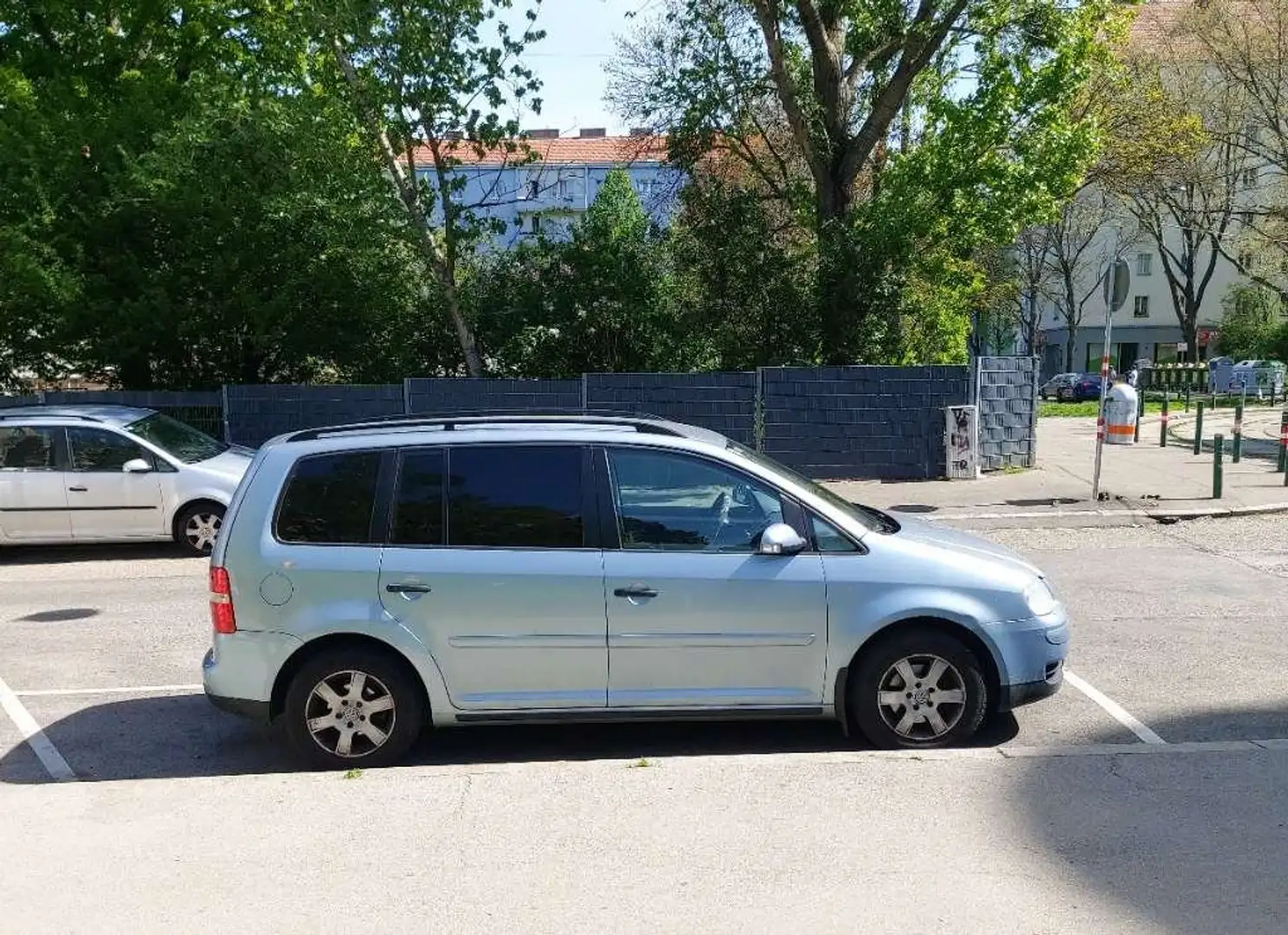 Volkswagen Touran Touran Family 1,9 TDI DPF Family Grau - 1
