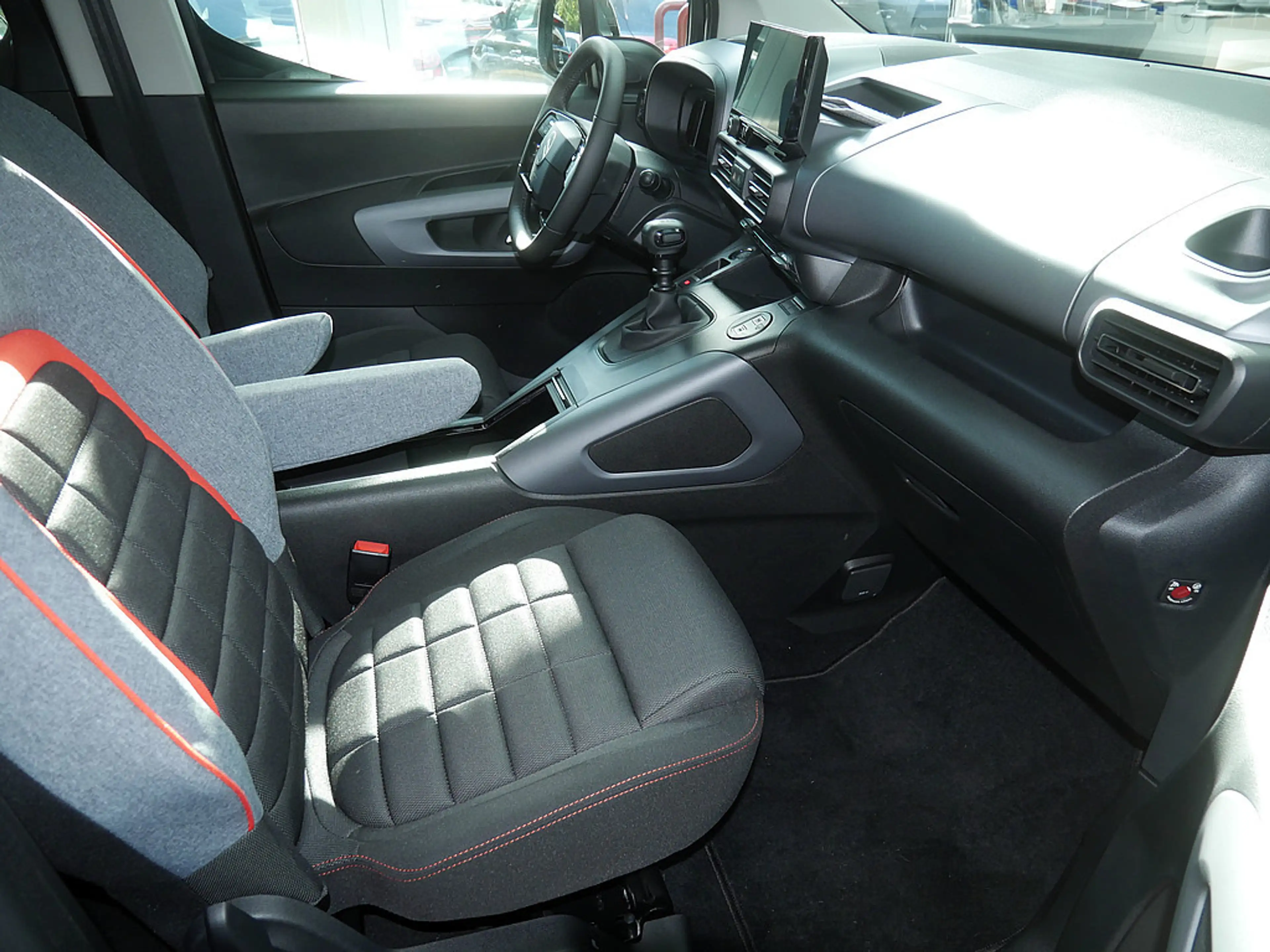 Citroen Berlingo M BlueHDi 130 Max SHZ NAVI LED PANO — photo 11