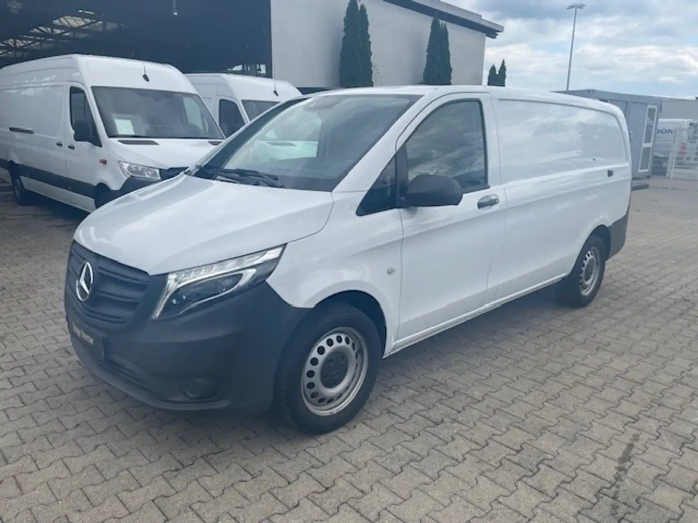 Mercedes-Benz Vito 119 CDI 4x4 KA/AUTOMATIK/DISTRONIC/KAMERA/LED/AHK/ Weiß - 2