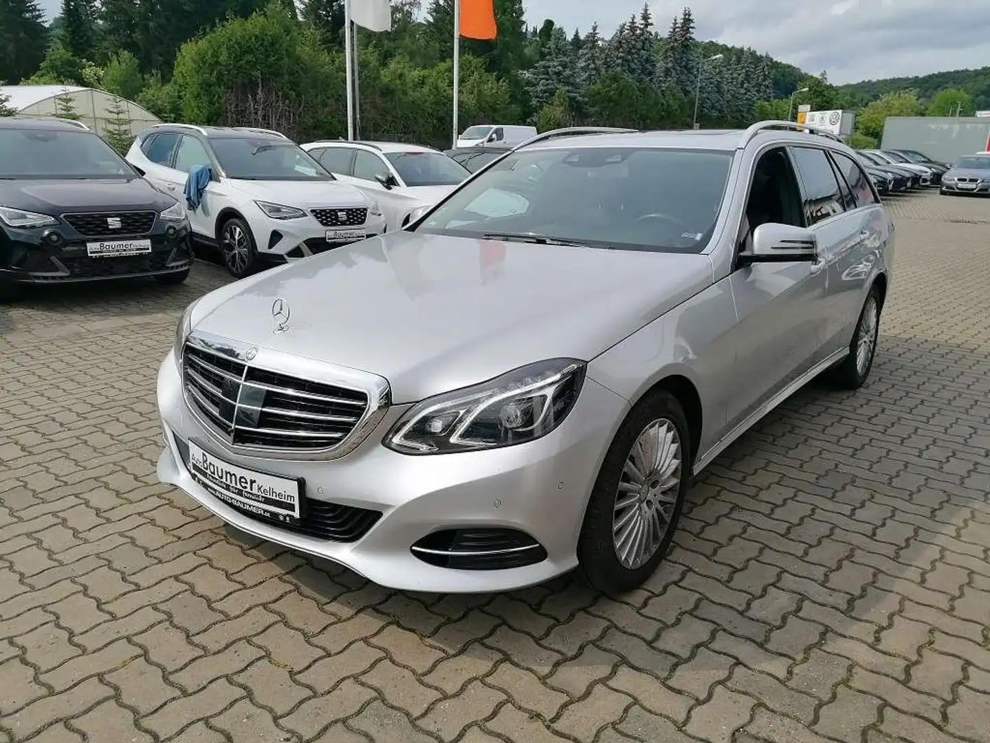 Mercedes-Benz E 300 E -Klasse T-Modell E 300 BlueTec Срібний - 1