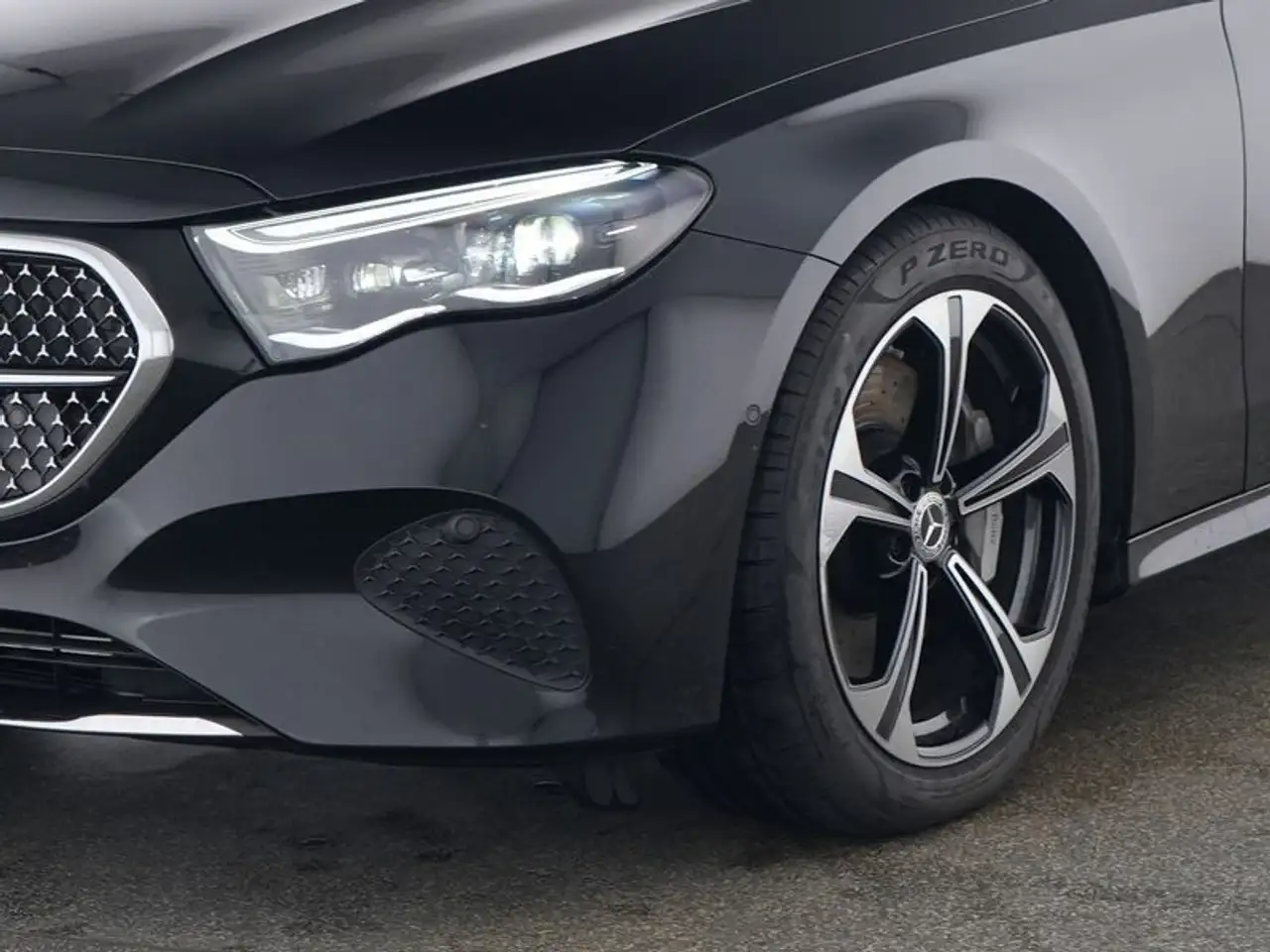 Mercedes-Benz E 450 d 4M AVANTG-ADV+ LEDER MEMORY DIGITAL 360° 3
