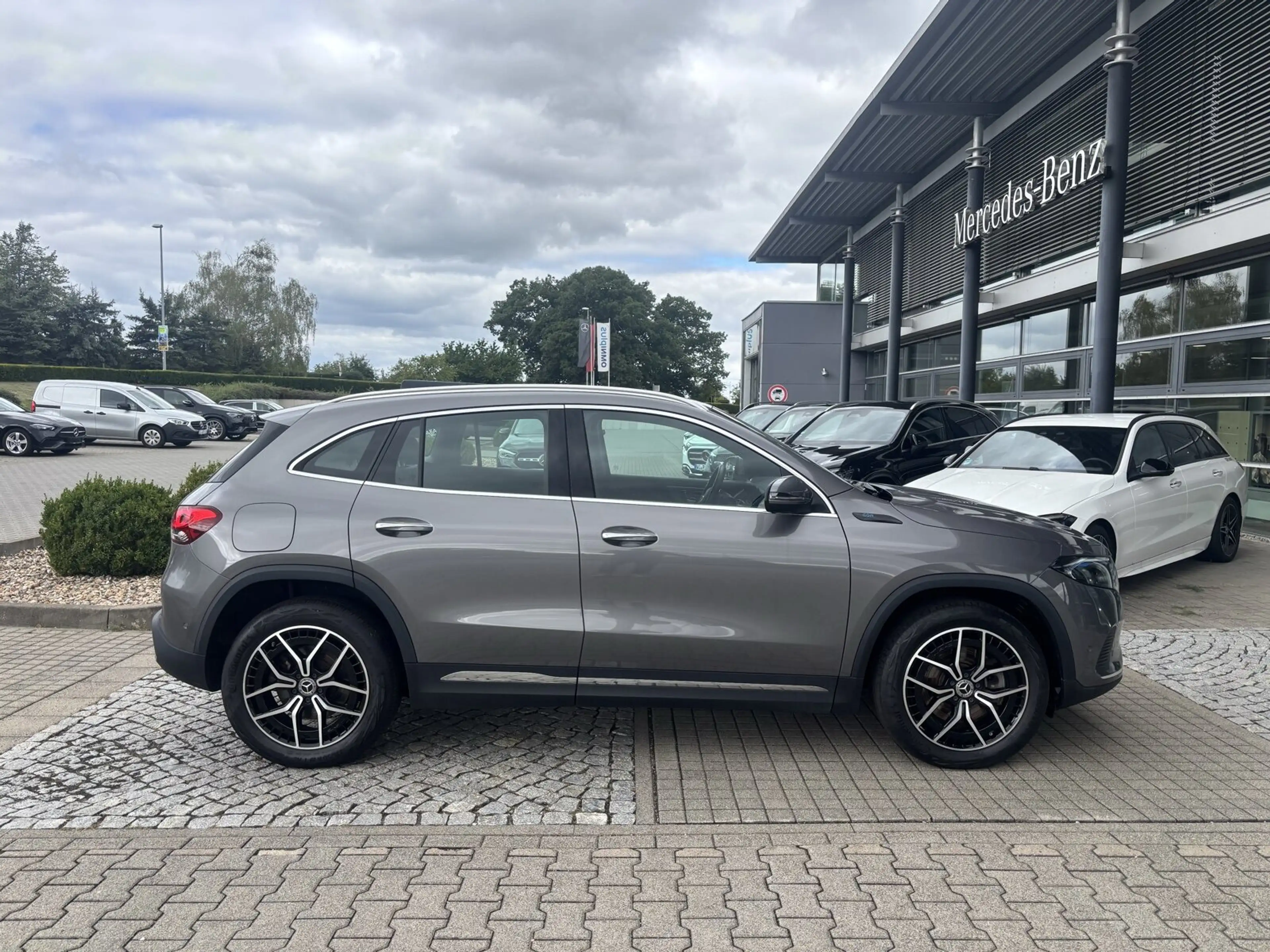 Mercedes-Benz EQA 250 EQA 250 Progressive+AHK+Head-up+Distronic+KeyGo+ — photo 4