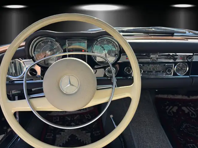 Mercedes-Benz SL view 12
