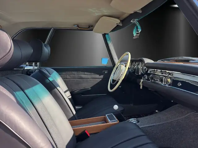Mercedes-Benz SL view 9