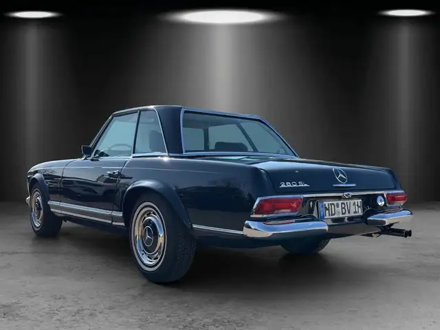 Mercedes-Benz SL view 3