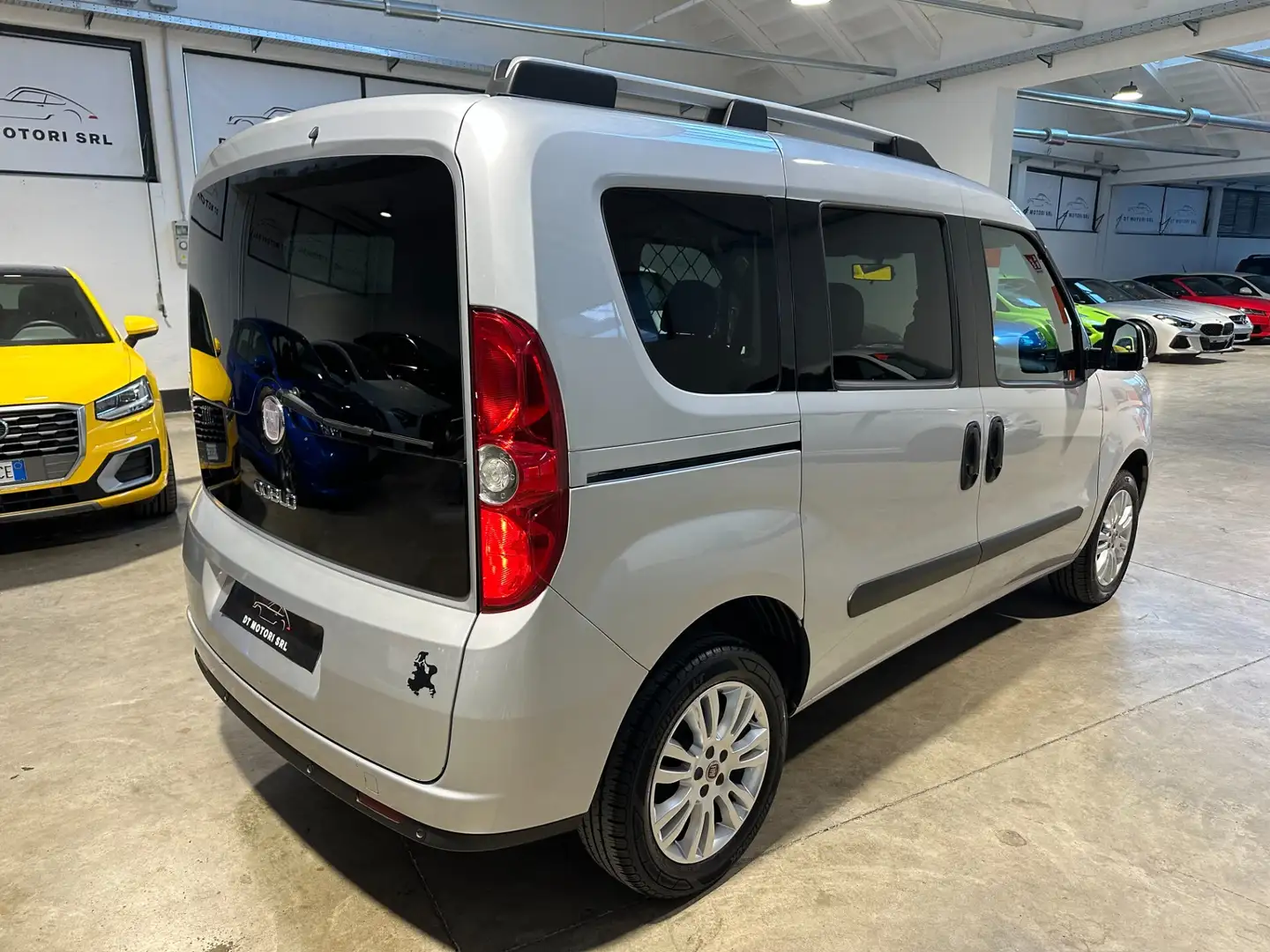 Fiat Doblo Doblò 1.4 - AUTOVETTURA 5 POSTI - E5 Grijs - 2